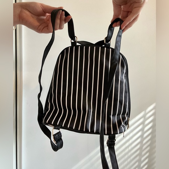 Striped Handbag/Backpack - Picture 4 of 9